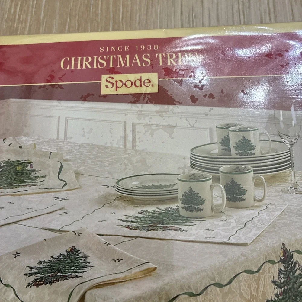 Spode Christmas Tree 60IN x 104IN Oblong Fabric Tablecloth NEW